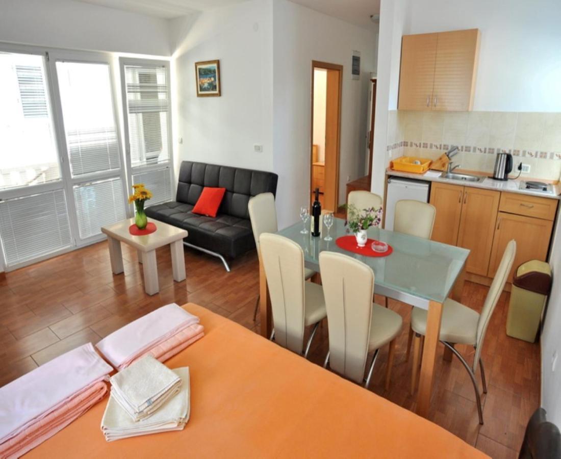 Apartments Franicevic Petrovac Oda fotoğraf